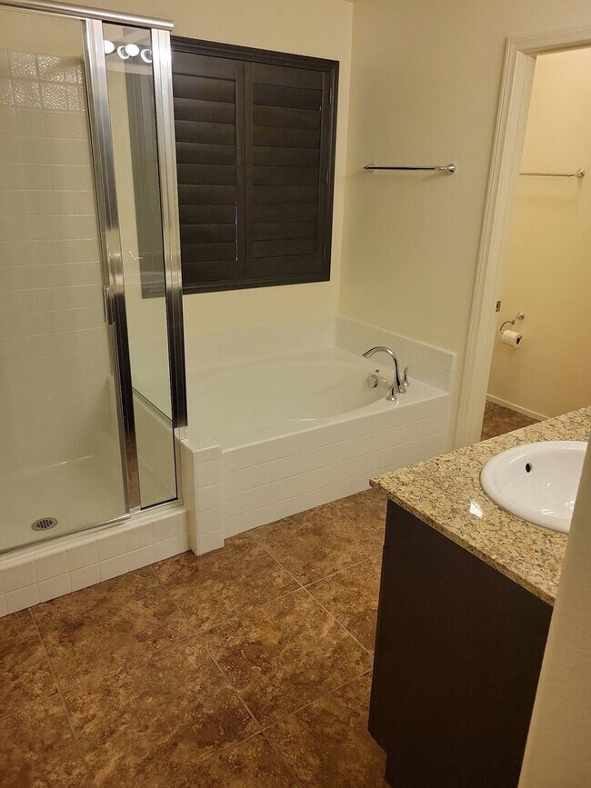 Building Photo - Stylish 3-Bedroom, 2.5-Bath Home with Loft in Providence
