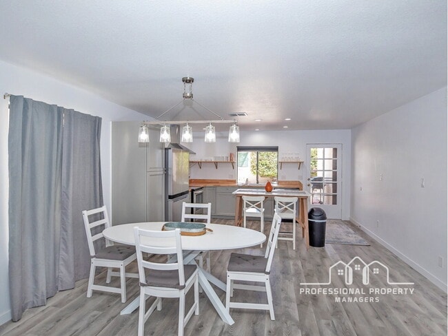 Building Photo - 3-bedroom, 2-bathroom home in Yuma Corona