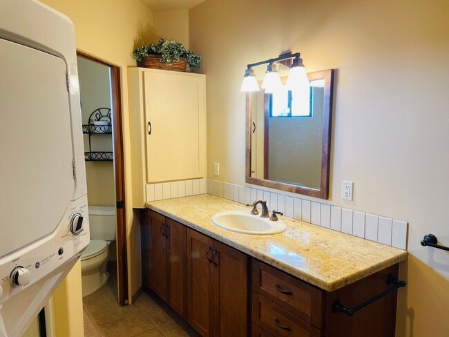 Building Photo - 250 B Kachina Drive, Sedona, AZ 86336, Lease-Only Service