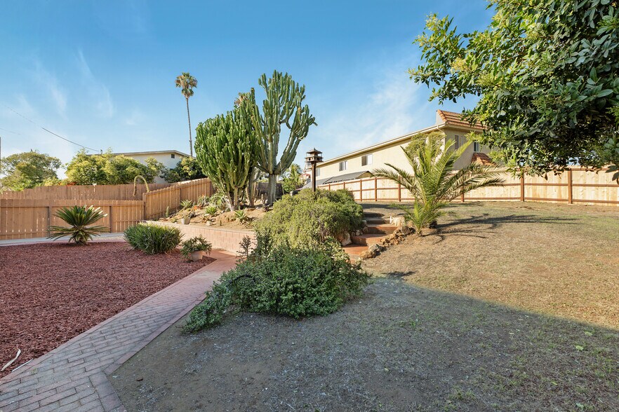 Building Photo - 205 Plymouth Dr