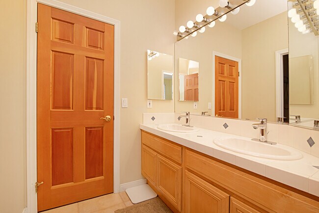 Building Photo - 14061 Mercado Dr