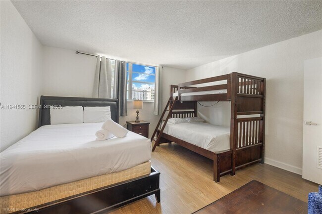 Building Photo - 4001 S Ocean Dr