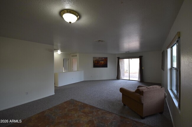 Building Photo - 2404 W Roeser Rd