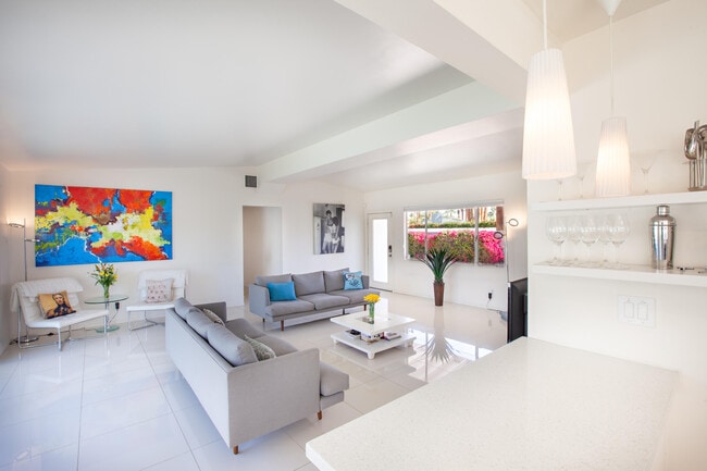 Building Photo - 2007 E Andreas Rd