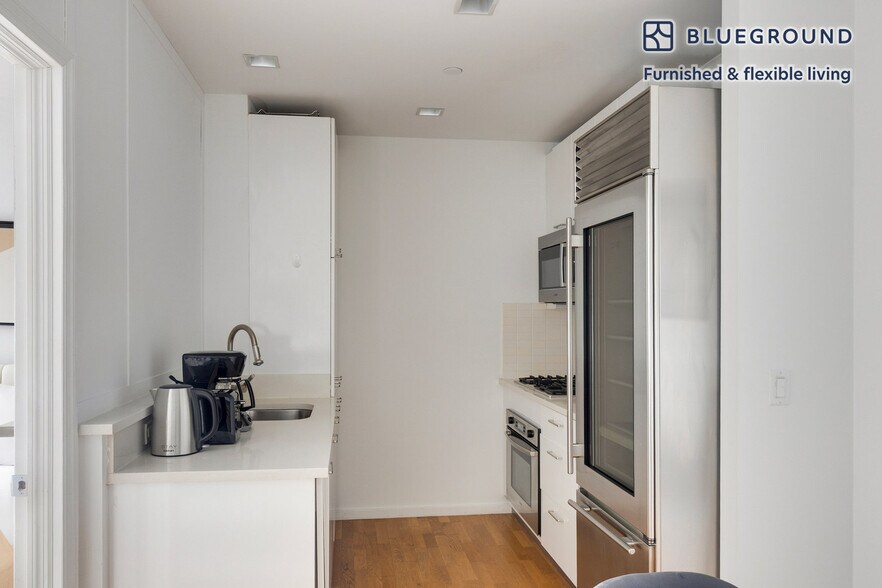 Building Photo - 635 W 42nd St