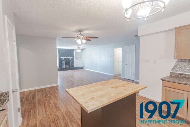 Building Photo - Spacious 4-Bedroom Home in Moore – Stylish Updates & Great Layout!