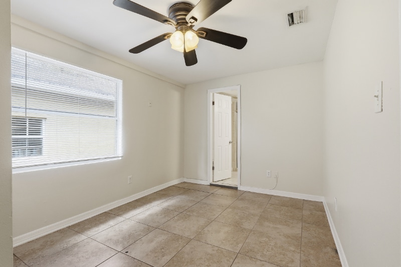 Building Photo - 1031 James Ave S