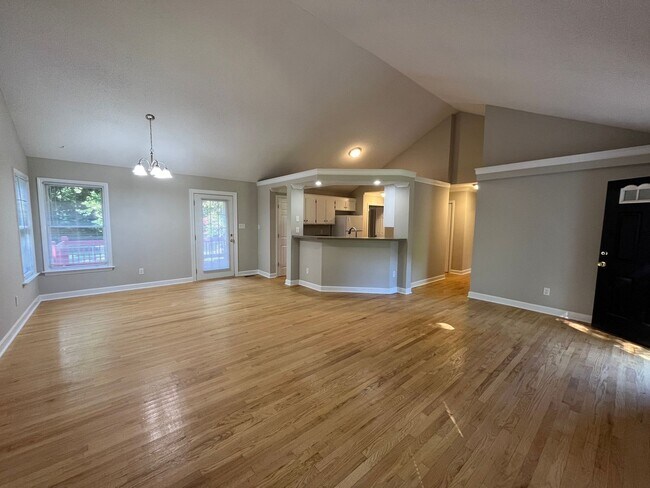 Building Photo - Charming 3-Bedroom Ranch