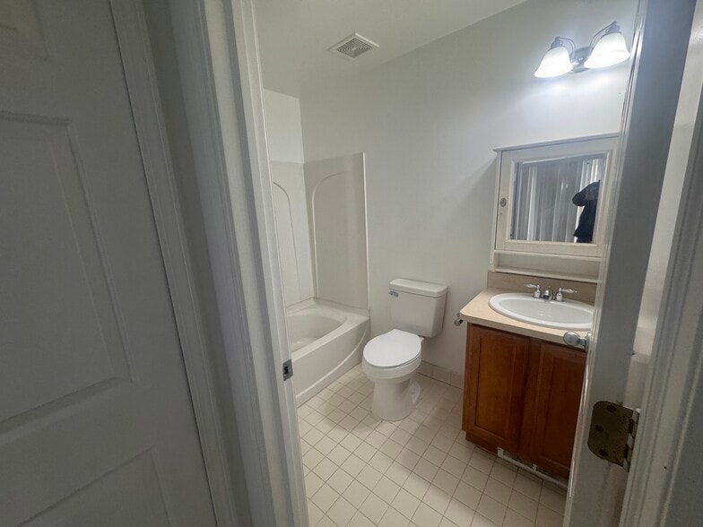 Building Photo - 1152 Faulkner