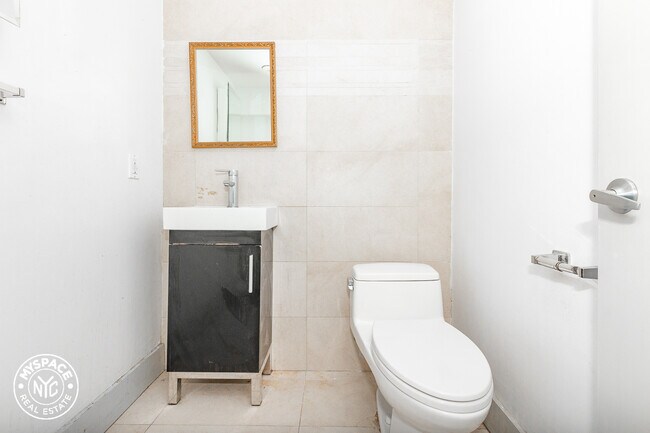 Building Photo - 233 Jefferson St