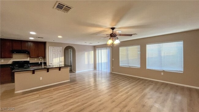 Building Photo - 721 E Caballo Hills Ave