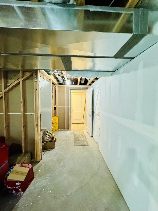 Building Photo - 2687 N Snowberry Dr