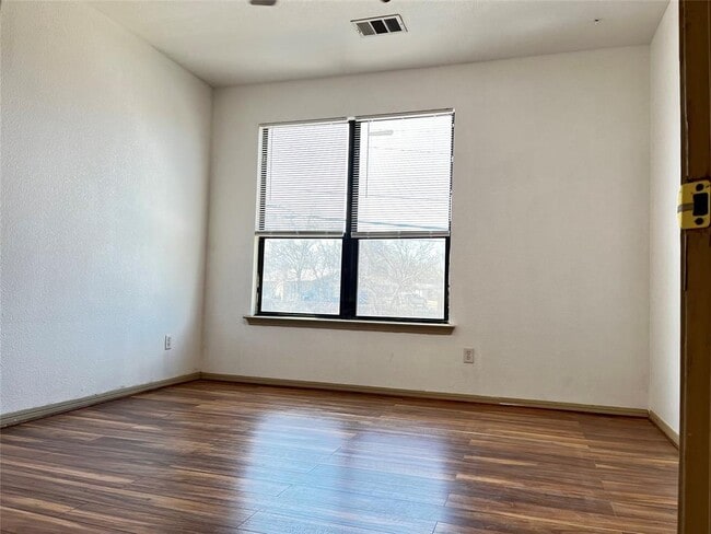 Building Photo - 8901 Parkfield Dr