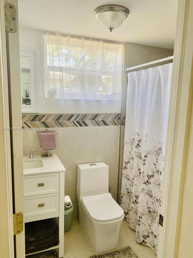 Building Photo - 1810 SW 22nd Ave