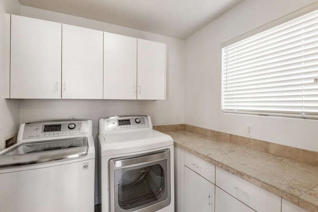 Building Photo - 2803 E Evergreen Ave