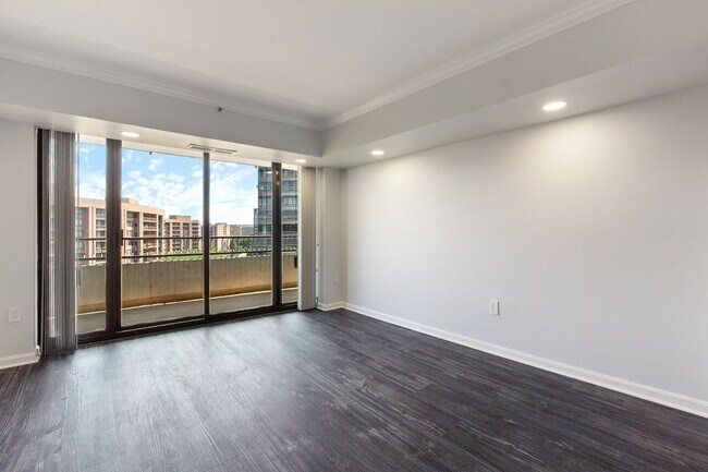 Building Photo - 1300 Crystal Dr