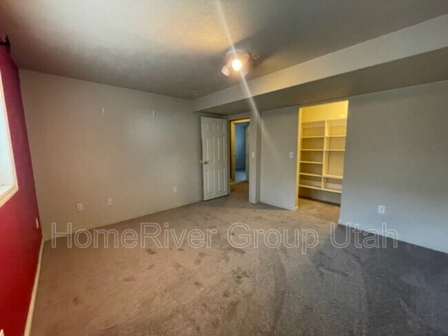 Building Photo - 9541 S Newkirk St