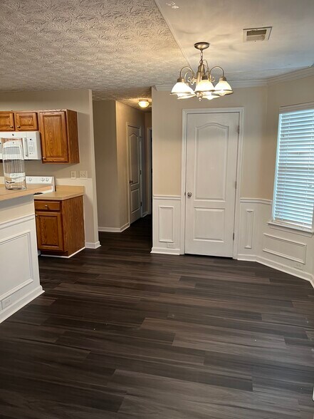 Building Photo - 827 Hannah Ct