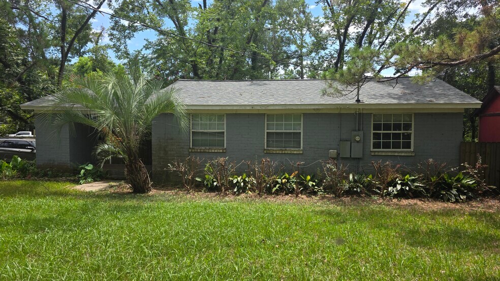 Building Photo - 1701 Pepper Dr
