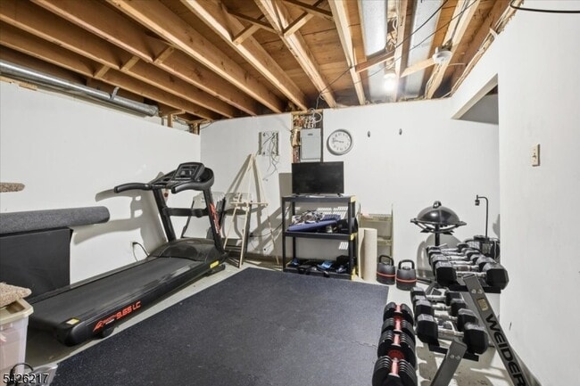 Building Photo - 23 Doremus St