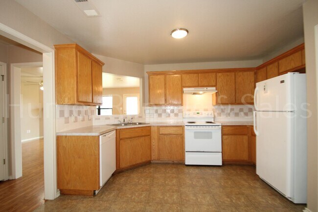 Building Photo - Bright, Open, and Ready to Welcome You Home