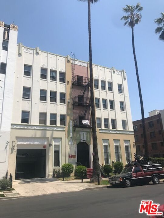 Primary Photo - 814 S Hobart Blvd