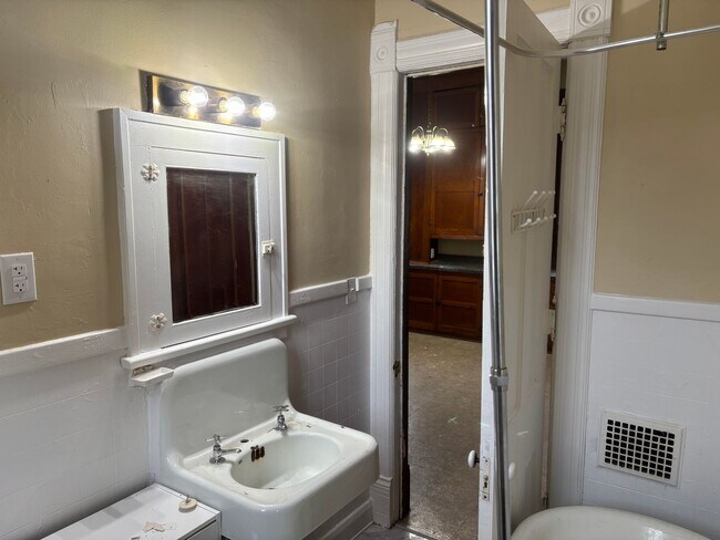 Building Photo - 420 Platt St