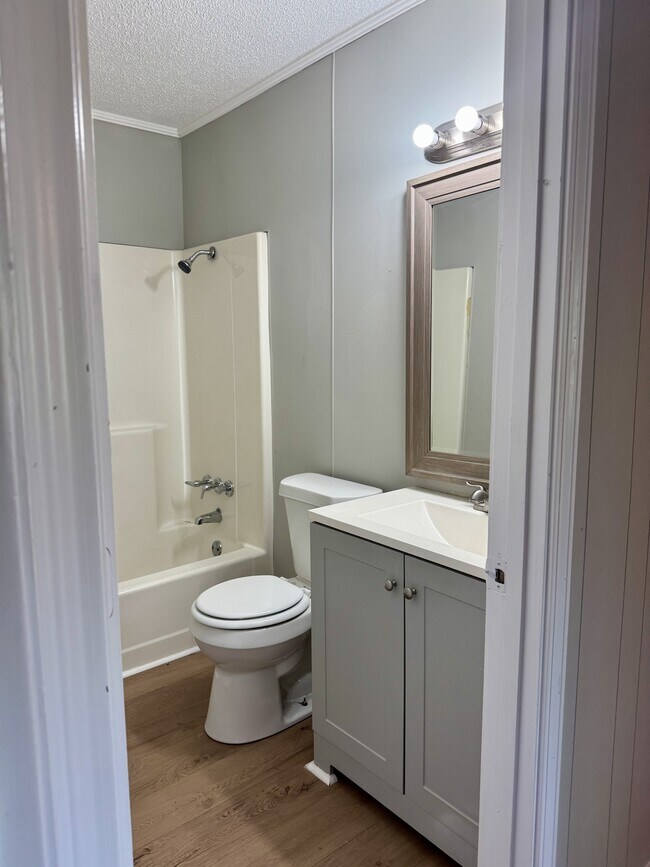 Building Photo - 2 Clervue Cir NE