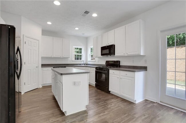 Building Photo - 3208 Juniper Dr