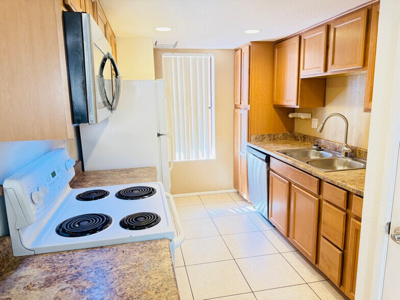 Building Photo - 1125 E Broadway Rd