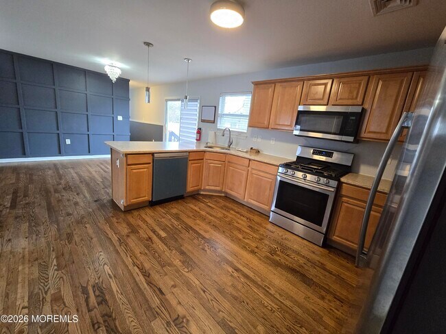 Building Photo - 18 4th Ave