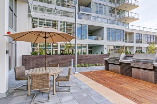 Building Photo - 2 bedroom in Seattle WA 98121