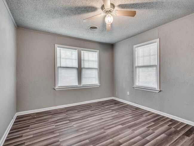 Building Photo - 545 SW 46th St