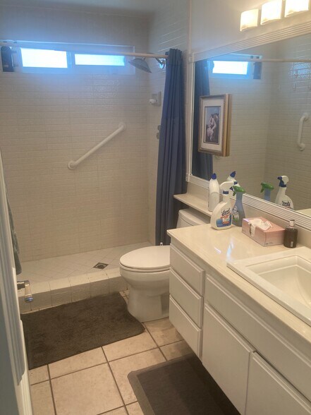 Building Photo - 2330 Miramonte Cir E