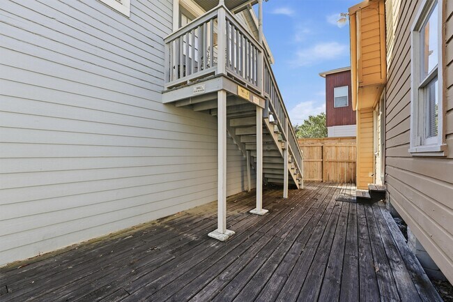 Building Photo - 1110 E 27th St