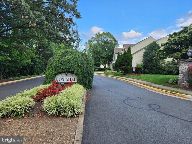 Building Photo - 12525 Fox View Way
