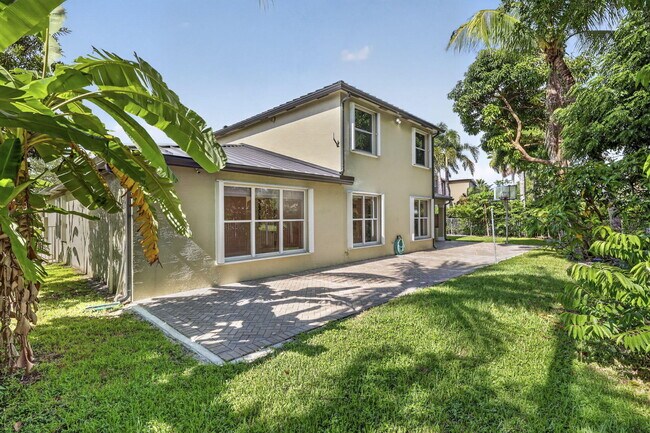 Building Photo - 9479 Sedgewood Dr