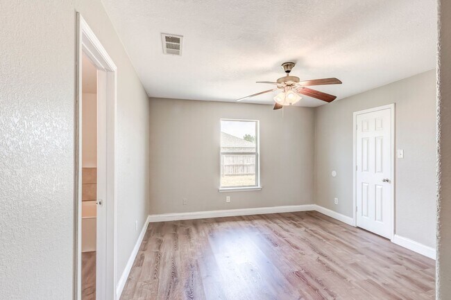 Building Photo - 2930 Saulsbury Dr