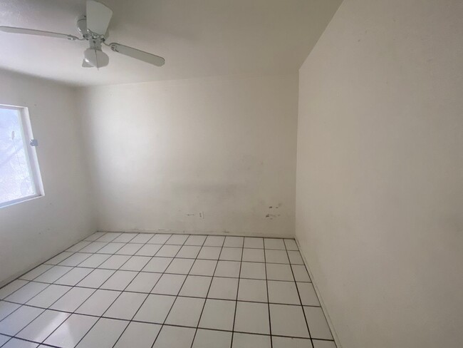 Building Photo - 1321 W Vogel Ave