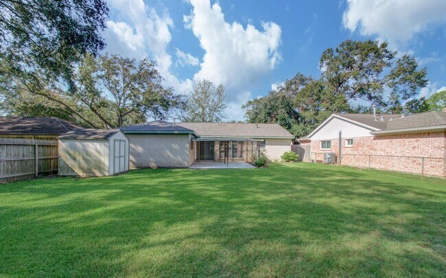 Building Photo - 15611 La Casa Ln