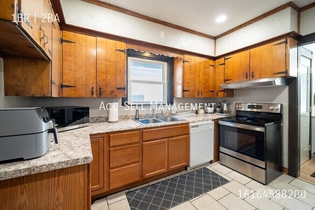 Building Photo - 1038 Crosby St NW