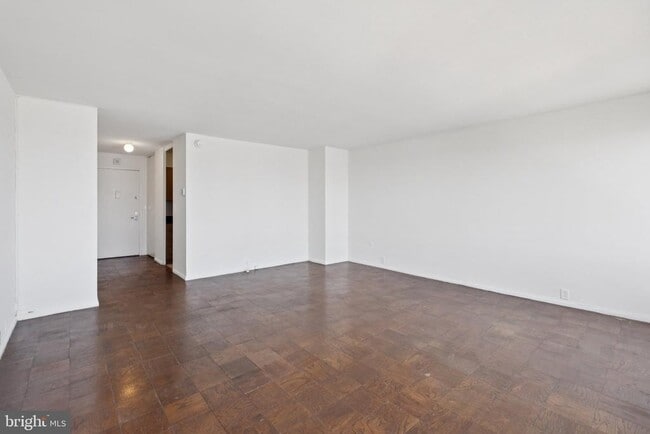 Building Photo - 200 Locust St