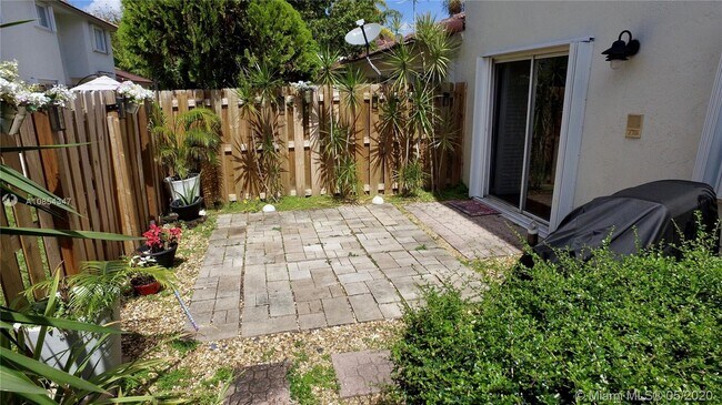 Building Photo - 5102 NW 115th Ct  Doral Fl 33178