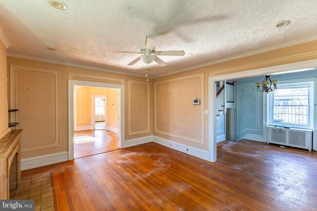 Building Photo - 2216 Georges Ln