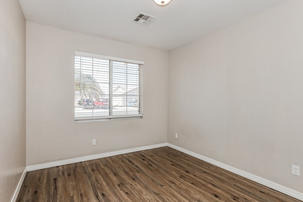 Building Photo - 523 N Bailey Cir