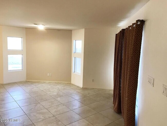Building Photo - 6406 W El Cortez Pl