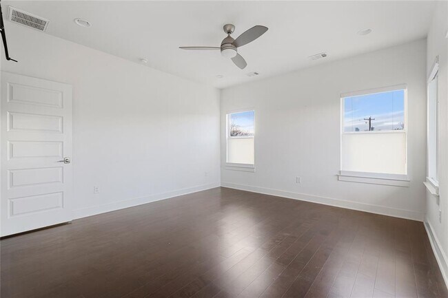 Building Photo - 2305 Coronado St