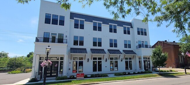 Primary Photo - 31 W Waterloo St