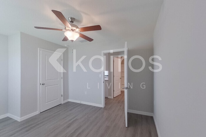 Building Photo - 8641 SW 43rd Ter