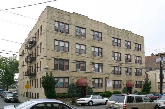 Building Photo - Duncan Court Condominiums